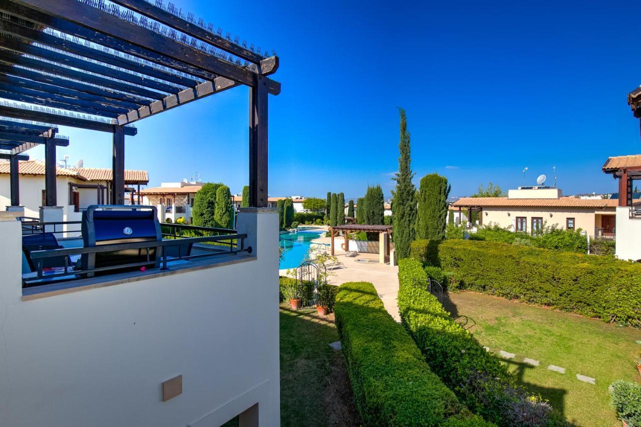 2 Bedroom Apartment Assia With Communal Pool, Aphrodite Hills Resort Kouklia Exterior photo
